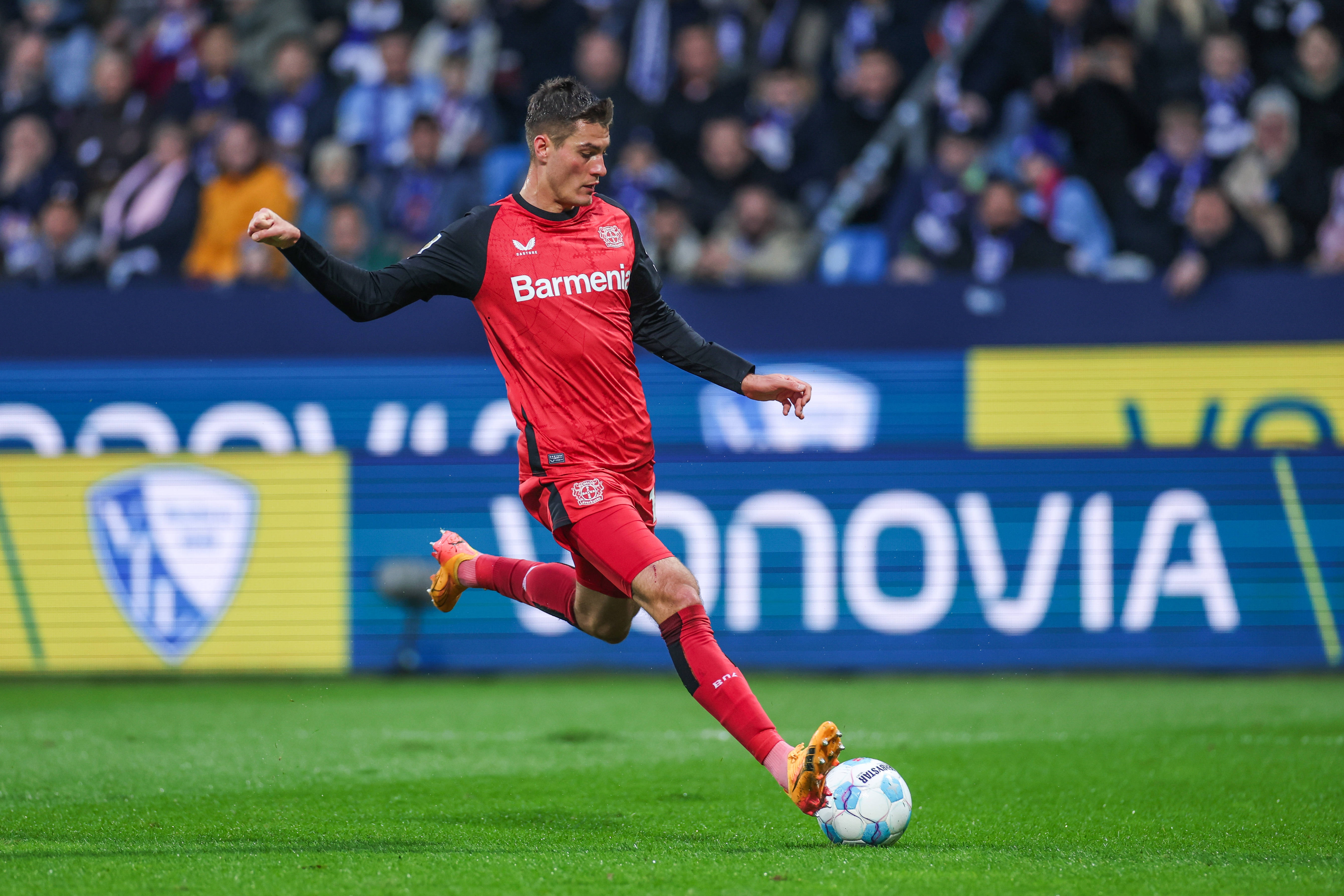 星空体育官网登录-弗赖堡沙尔克：德甲争霸燃情开幕